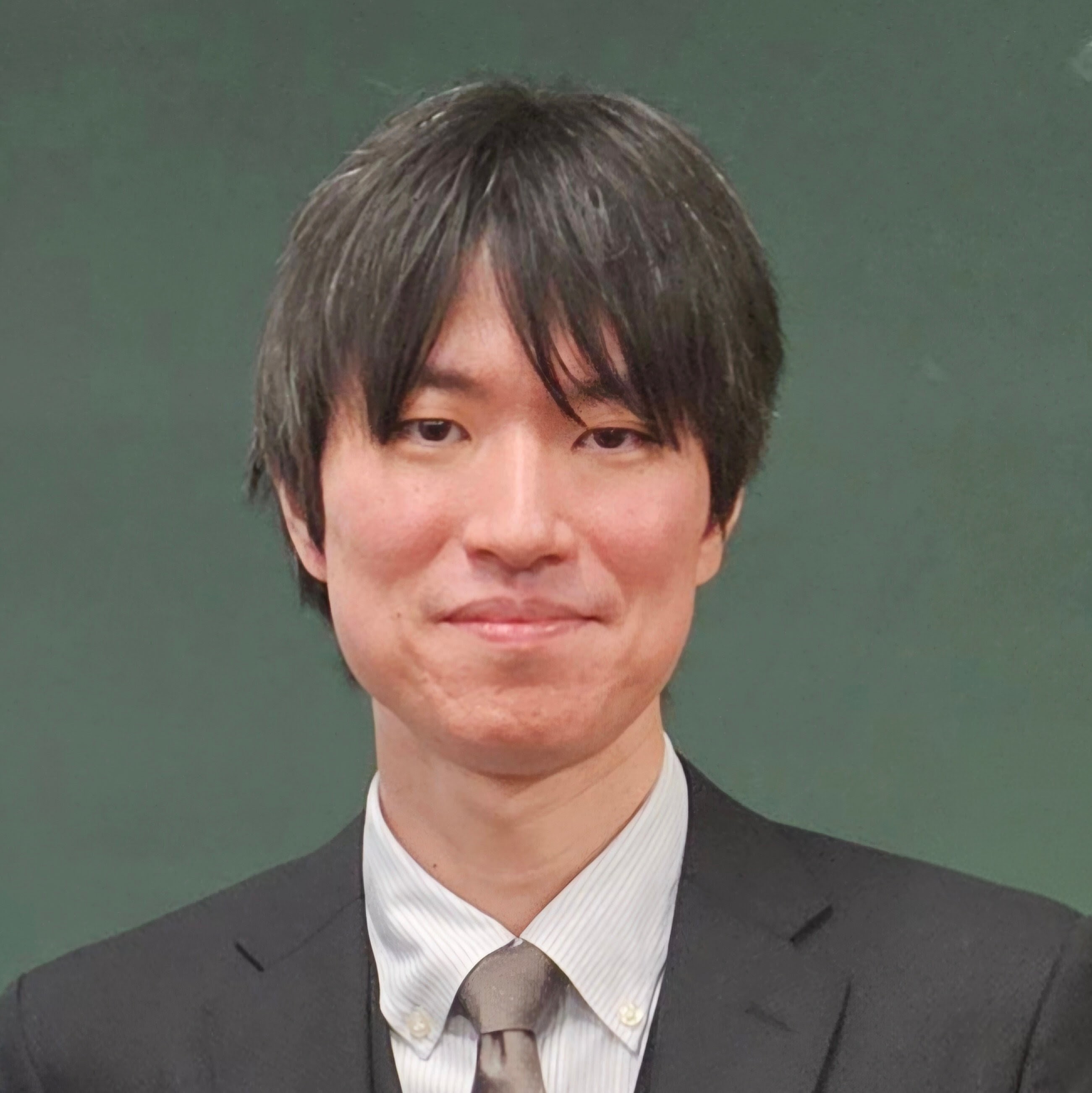 納谷 亮平
